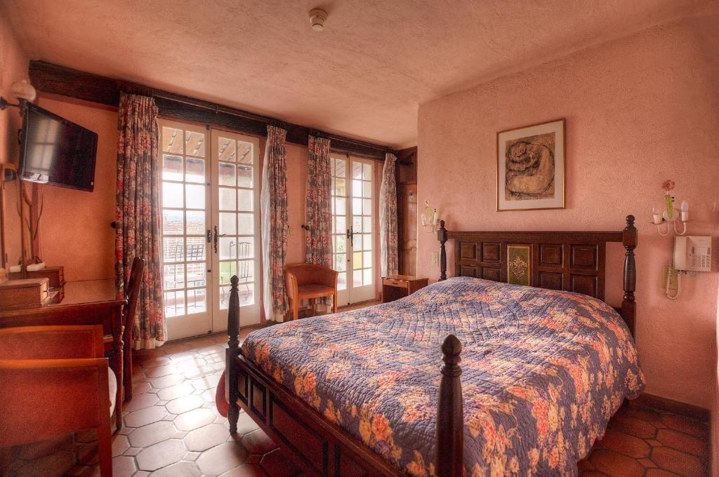 Hotel Les Arcades Biot Esterno foto
