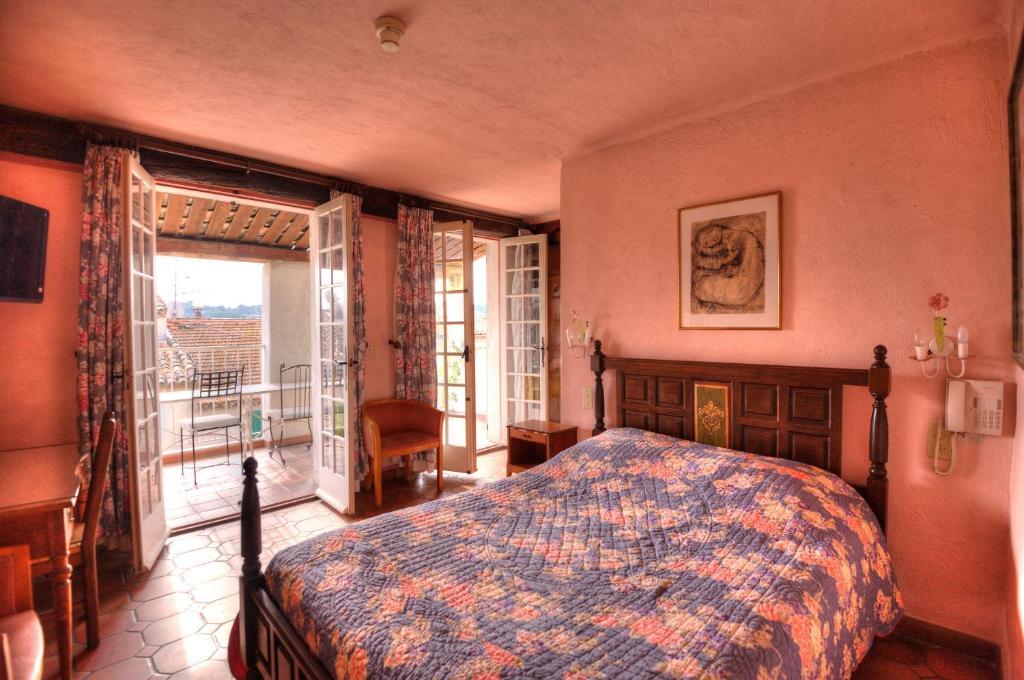 Hotel Les Arcades Biot Esterno foto